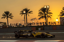 Carlos Sainz Jr., Renault Sport F1 Team RS17 sparks