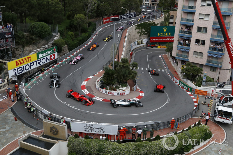 Daniel Ricciardo, Red Bull Racing RB14 líder al inicio