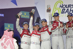 LMP1 Podium: tweede plaats #7 Audi Sport Team Joest Audi R18: Marcel Fässler, Andre Lotterer, Benoit