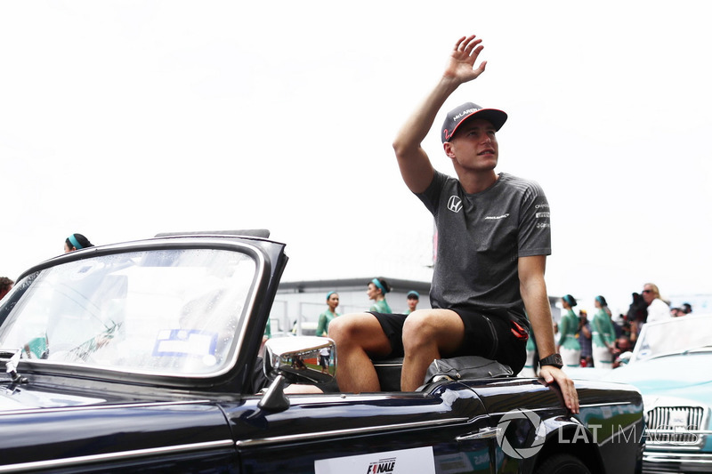 Stoffel Vandoorne, McLaren, waves on the drivers parade