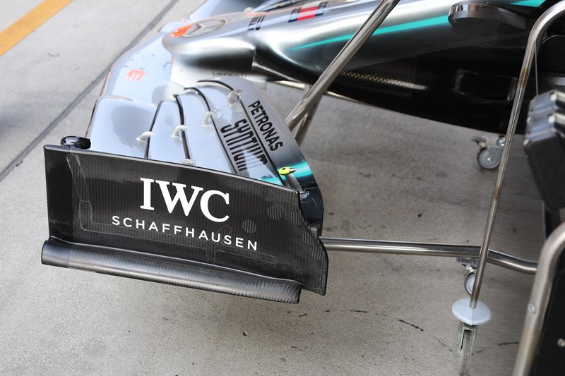 Переднее крыло Mercedes F1 W10