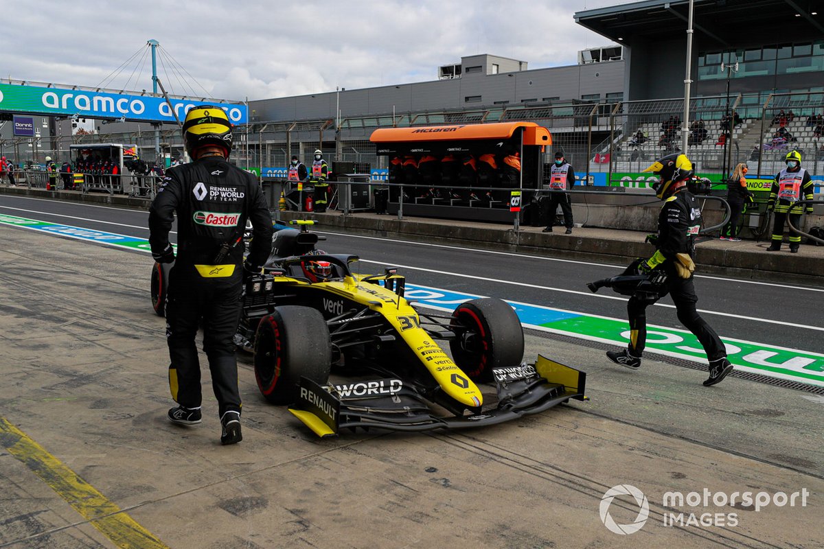 Esteban Ocon, Renault F1 Team R.S.20, retires from the race