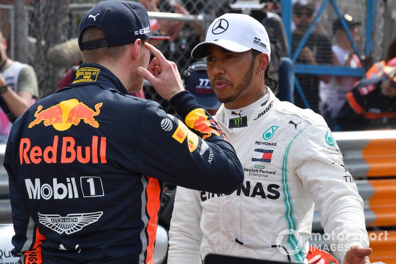 Макс Ферстаппен, Red Bull Racing, и Льюис Хэмилтон, Mercedes F1