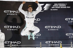 Podium: wereldkampioen Nico Rosberg, Mercedes AMG F1