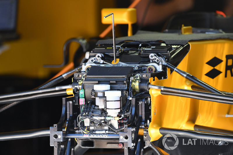 Renault Sport F1 Team RS17 ön süspansiyon ve şasi detay