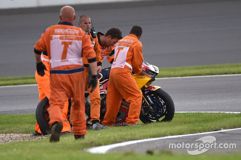 Unfall: Stefan Bradl, Honda World Superbike Team