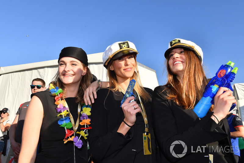 Girls at the raft race