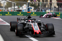 Ромен Грожан, Haas F1 Team VF-18, и Серхио Перес, Sahara Force India F1 VJM11