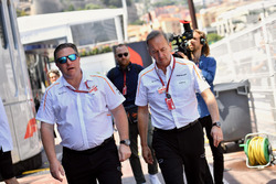 Zak Brown, McLaren Racing CEO'su ve Jonathan Neale, McLaren Yönetici Direktörü