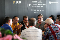 Tommaso Volpe, INFINITI Global Motorsporları Direktörü ve Cyril Abiteboul, Renault Sport F1 Direktör