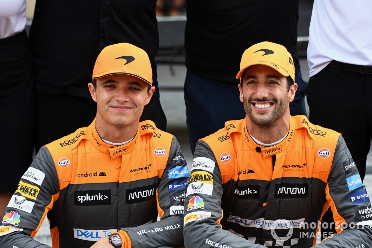 Lando Norris en Daniel Ricciardo bij McLaren.