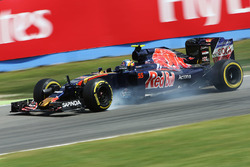 Carlos Sainz Jr., Scuderia Toro Rosso STR11 va al bloccaggio in frenata