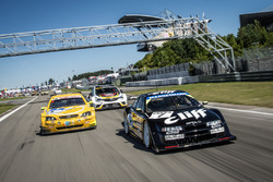 Joachim Winkelhock im 1996er Cliff Calibra, Volker Strycek im 2003er Astra V8 Coupé und der Opel Astra TCR
