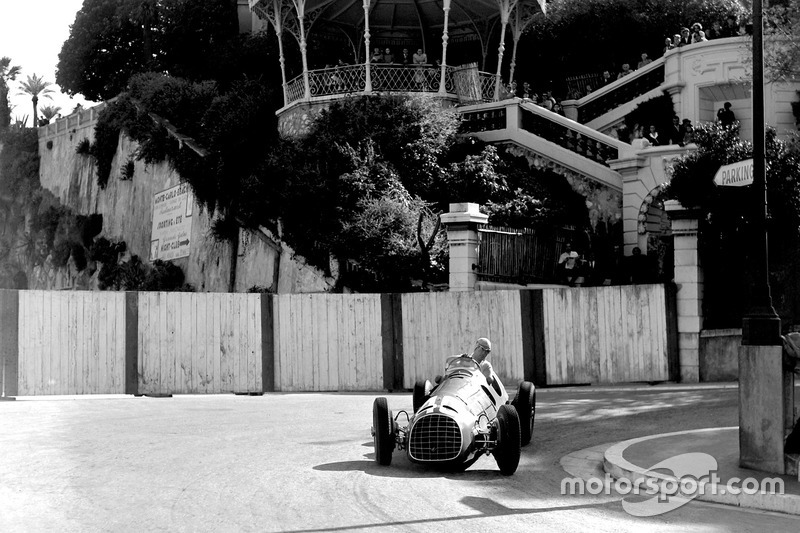 Alberto Ascari in zijn en Ferrari's eerste Grand Prix