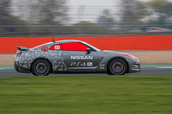 Dünyanın ilk oyun konsolu ile kontrol edilen Nissan GT-R'ı