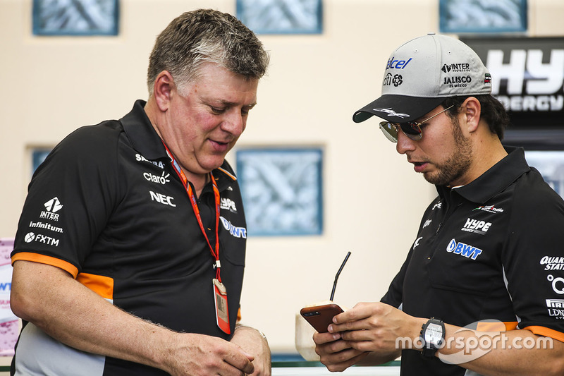 “Eles não deveriam estar batendo. Dissemos que, se o episódio como o de Baku se repetisse, ditaríamos a corrida do pitwall no futuro. Isso definitivamente nos custa pontos.”