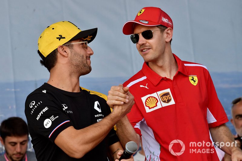 За время выступлений Риккардо в Формуле 1 его не раз сватали в Ferrari. К примеру, после того как австралиец год (2014) провел в роли напарника Феттеля. И выиграл три гонки, в то время как немец лишь один раз стал вторым