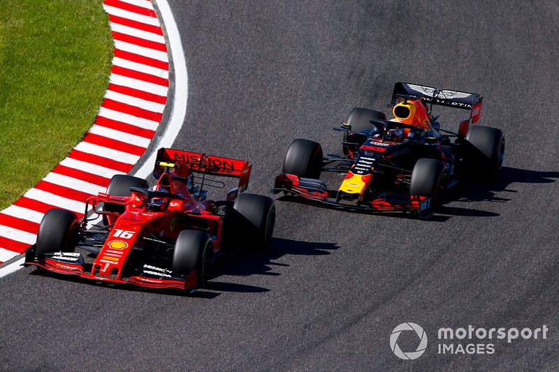 Charles Leclerc, Ferrari SF90 lotta con Max Verstappen, Red Bull Racing RB15