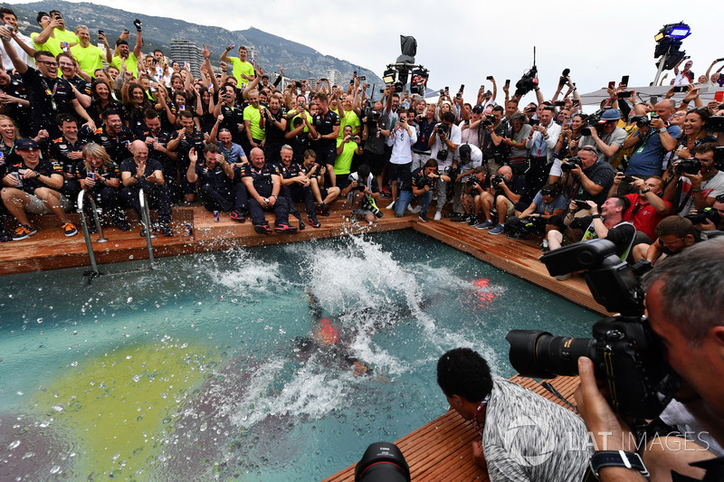 Daniel Ricciardo, Red Bull Racing celebrates in the Red Bull Energy Station swimming pool