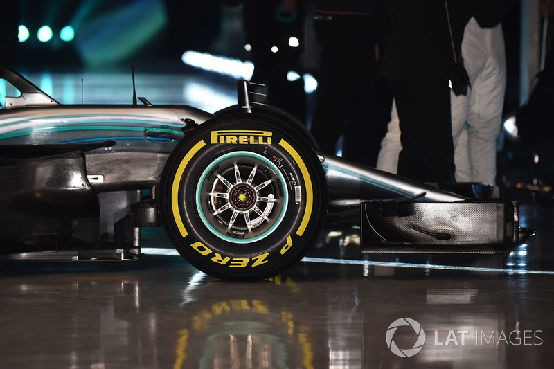 Передняя часть Mercedes AMG F1 W09