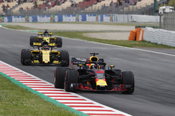 Daniel Ricciardo, Red Bull Racing RB14, Carlos Sainz Jr., Renault Sport F1 Team R.S. 18., Nico Hulkenberg, Renault Sport F1 Team R.S. 18. in FP3
