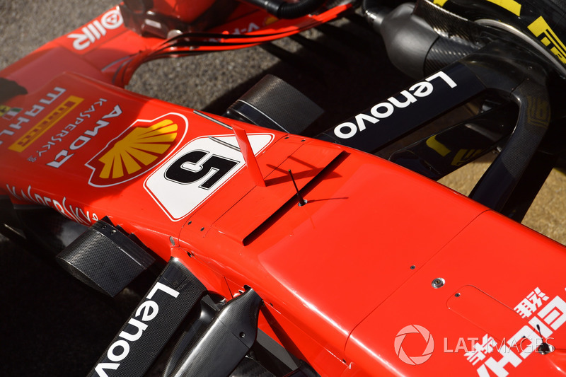 Detalle de la suspensión delantera y el morro del Ferrari SF71H