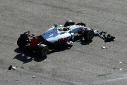 Esteban Gutierrez, Haas F1 Team VF-16 crash bij de start