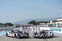 #1 Porsche Team Porsche 919 Hybrid: Timo Bernhard, Mark Webber, Brendon Hartley en #2 Porsche Team P