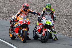 Marc Marquez, Repsol Honda Team; Cal Crutchlow, Team LCR, Honda