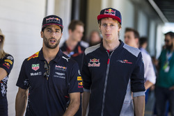 Daniel Ricciardo, Red Bull Racing and Brendon Hartley, Scuderia Toro Rosso on the drivers parade