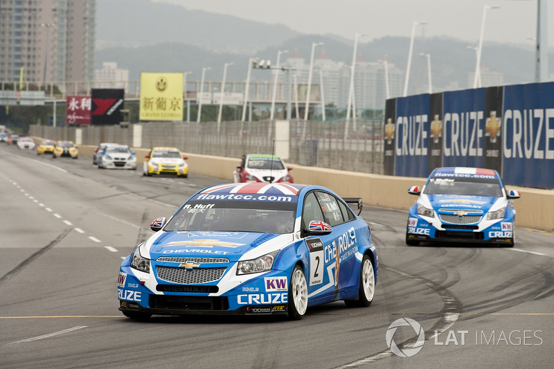Yvan Muller no dio tregua en 2010. La imagen de su Cruze por delante del paquete fue la tónica de la temporada.