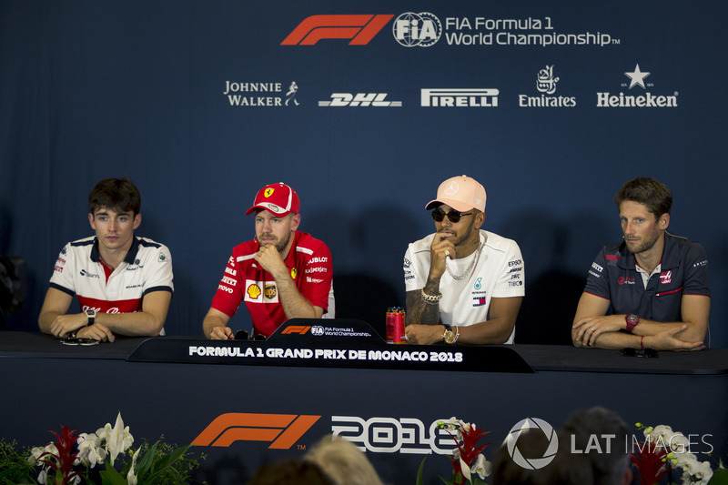 Charles Leclerc, Sauber, Sebastian Vettel, Ferrari, Lewis Hamilton, Mercedes-AMG F1 e Romain Grosjean, Haas F1, nella conferenza stampa