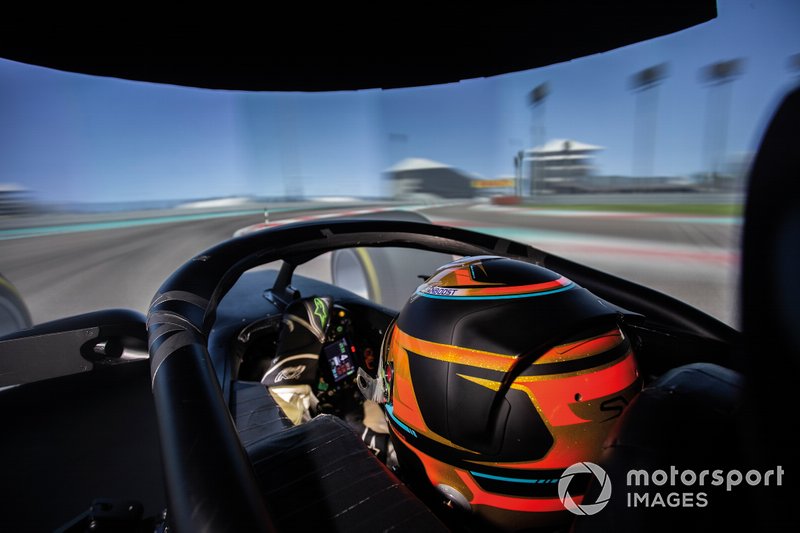 Stoffel Vandoorne saat menjalani sesi latihan dengan racing simulator Mercedes AMG di Silverstone