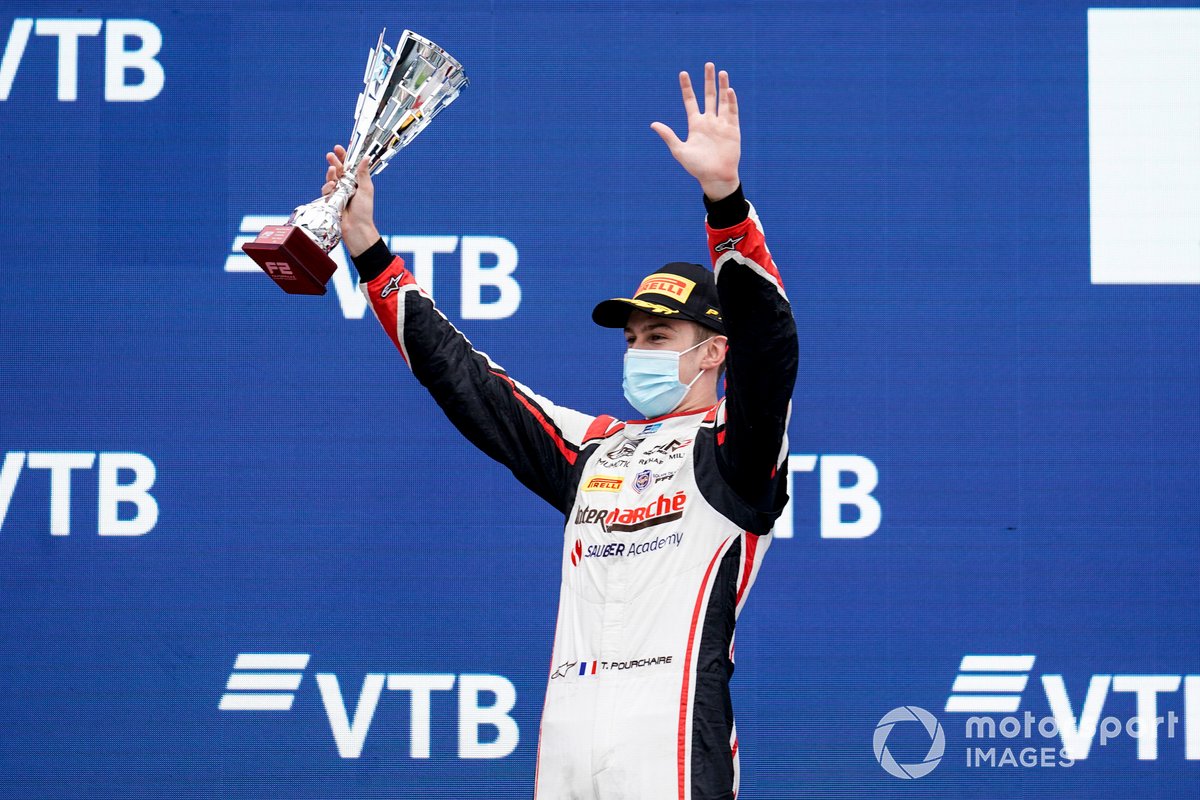 Podium: peringkat kedua Theo Pourchaire, ART Grand Prix