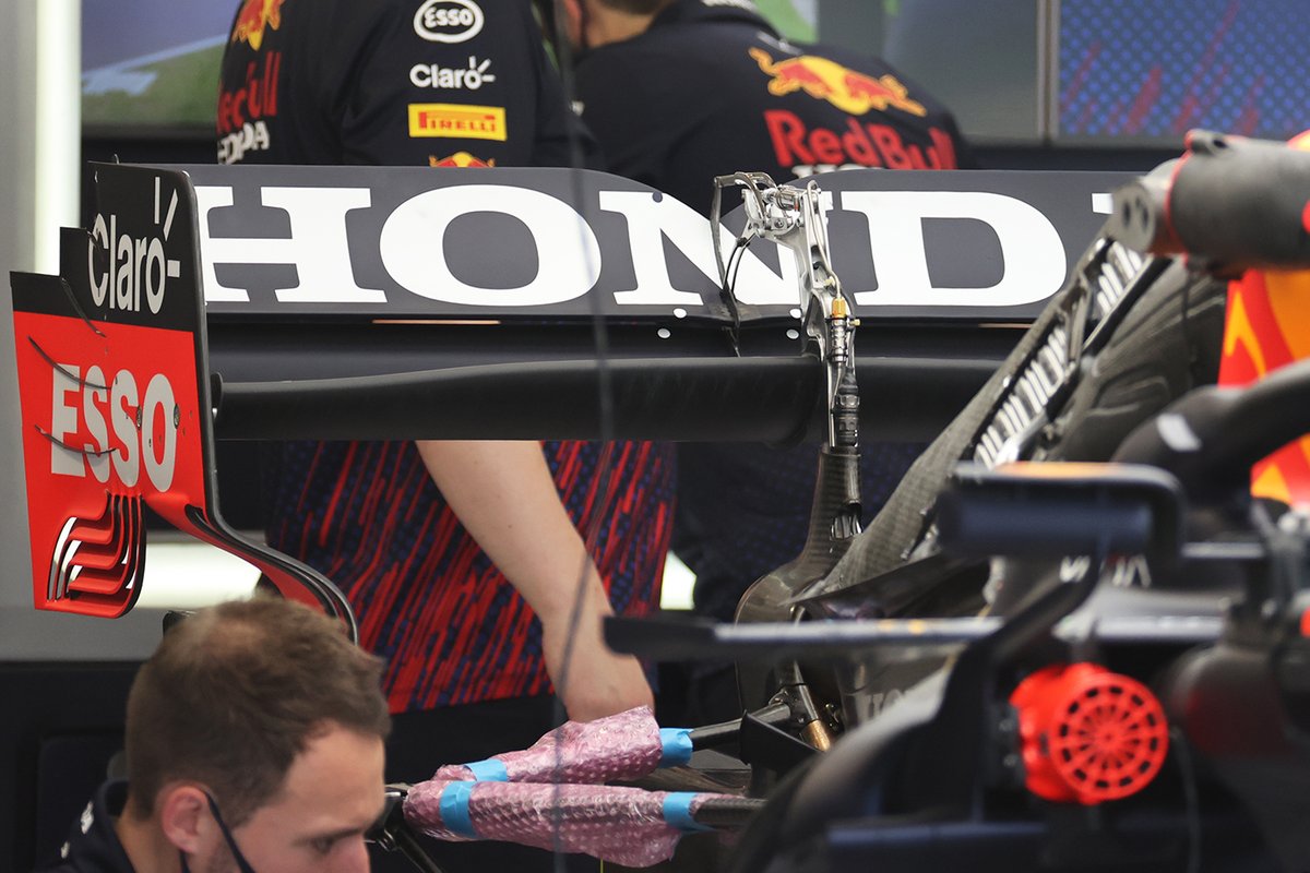 Sergio Perez, Red Bull Racing RB16B rear wing detail