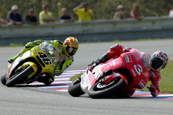 Max Biaggi, Yamaha, Valentino Rossi, Honda'nın önünde kaza yapıyor