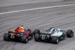 Valtteri Bottas, Mercedes AMG F1 W08, Daniel Ricciardo, Red Bull Racing RB13