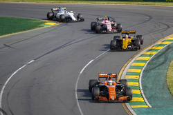 Фернандо Алонсо, McLaren MCL32, Ніко Хюлькенберг, Renault Sport F1 Team RS17, Естебан Окон, Force In