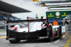 #2 Porsche Team Porsche 919 Hybrid: Timo Bernhard, Earl Bamber, Brendon Hartley