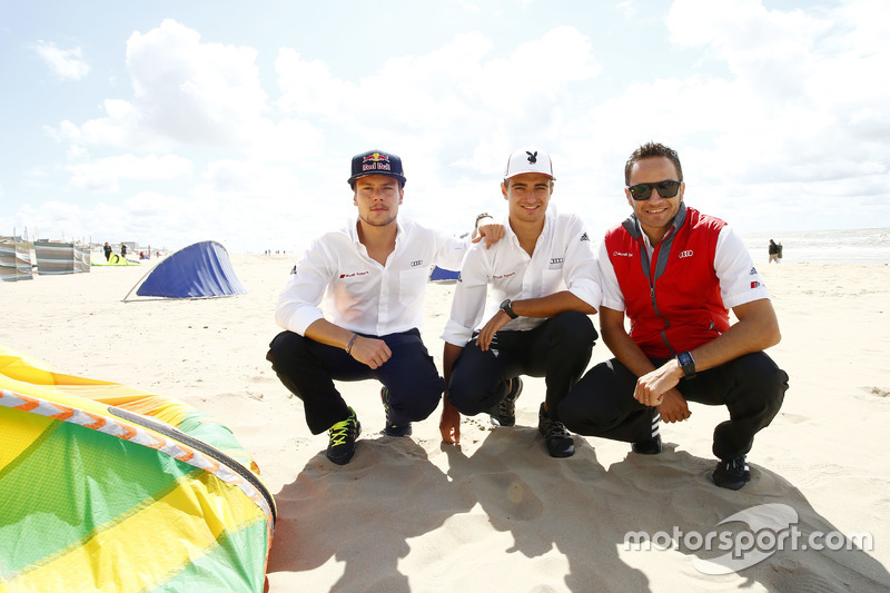 Audi-rijders Adrien Tambay, Nico Müller en Timo Scheider poseren