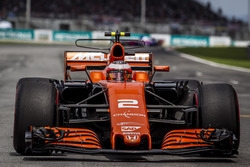 Stoffel Vandoorne, McLaren MCL32 arrives
