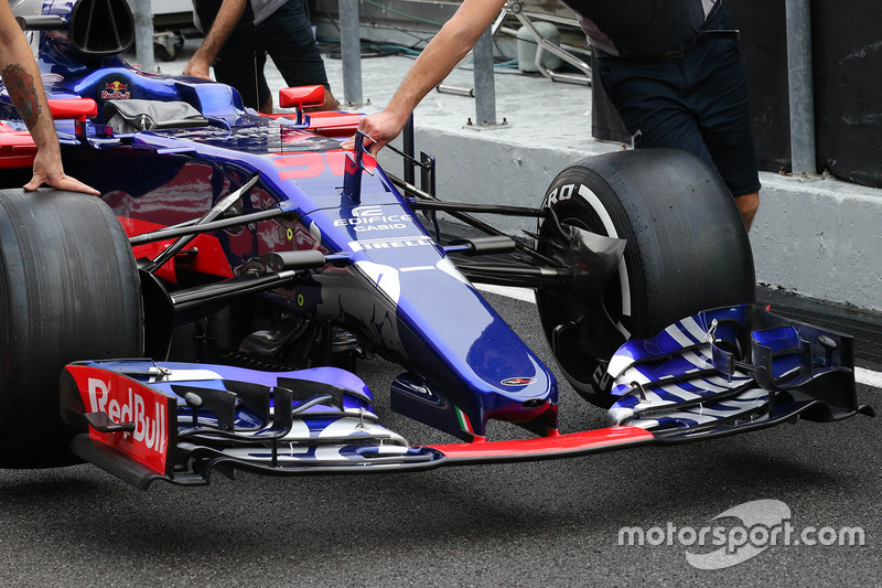 Scuderia Toro Rosso STR12 new nose