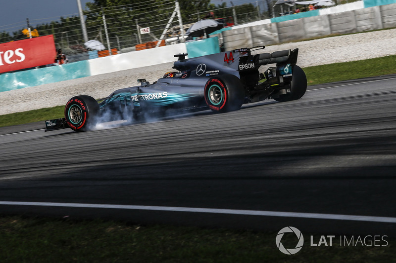 Lewis Hamilton, Mercedes-Benz F1 W08 locks up