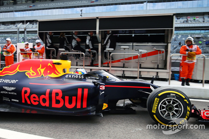 Daniel Ricciardo, Red Bull Racing RB12 met Aeroscreen