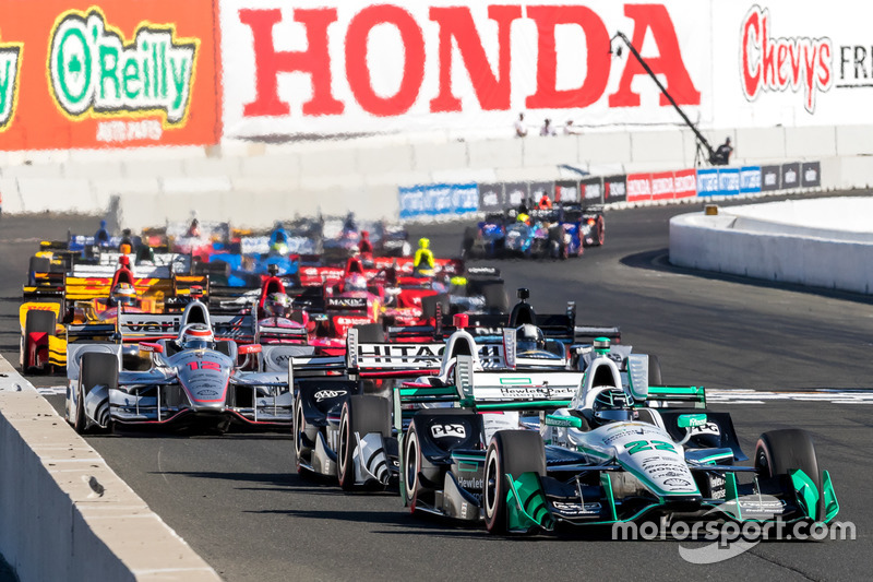 Старт: Сімон Пажно, Team Penske Chevrolet лідирує