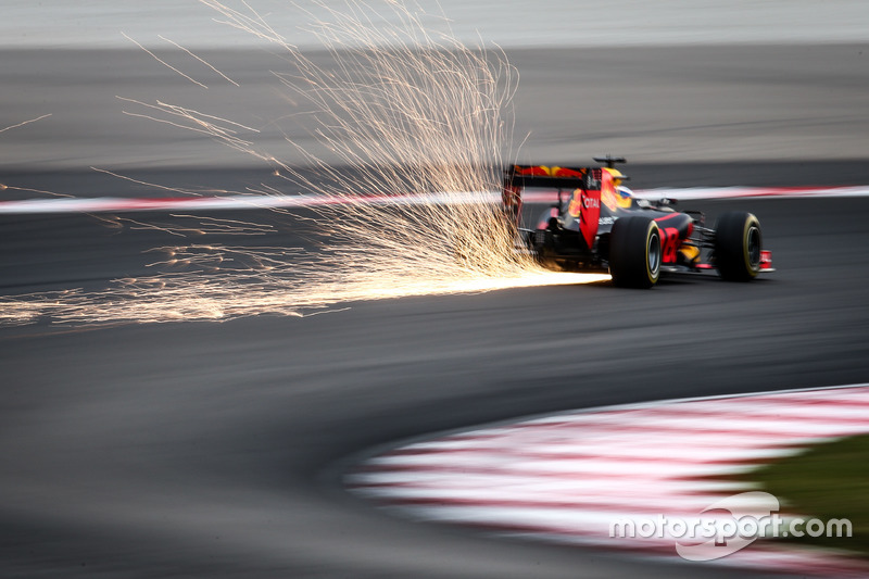 #2: Funkenflug bei Daniel Ricciardo, Red Bull Racing RB12