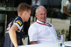 Daniil Kvyat, Scuderia Toro Rosso met Dr Helmut Marko, Red Bull Motorsport Consultant