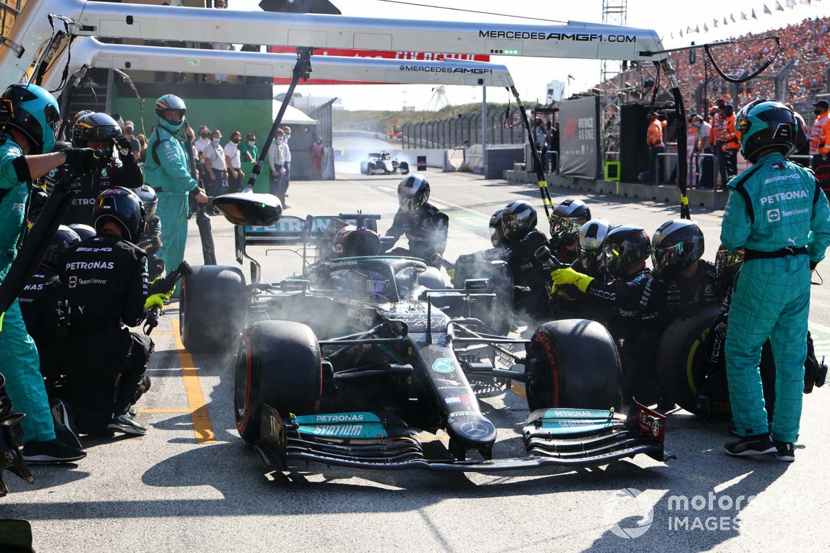 Lewis Hamilton, Mercedes W12, in the pits