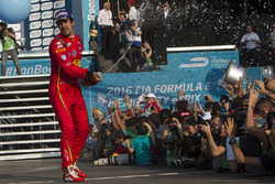 Lucas di Grassi, ABT Schaeffler Audi Sport celebra con champaña