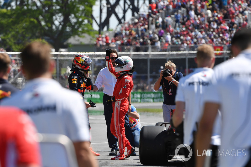 Il poleman Sebastian Vettel, Ferrari festeggia nel parco chiuso